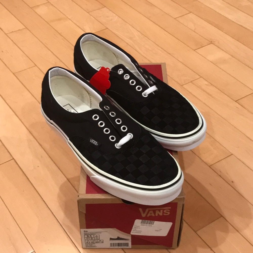 NIB VANS Blk Deboss Checkerboard Sneakers - unisex - M9.5 W11